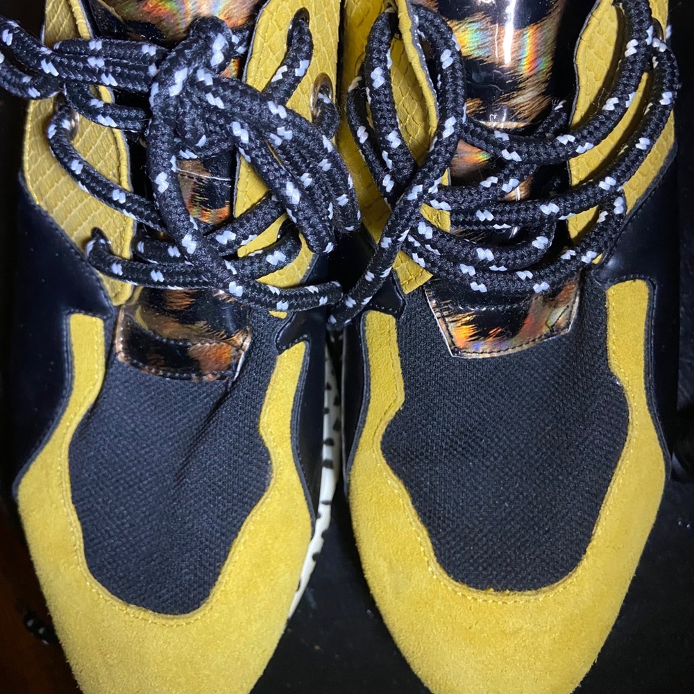 Shoes - Picture 2 of 6